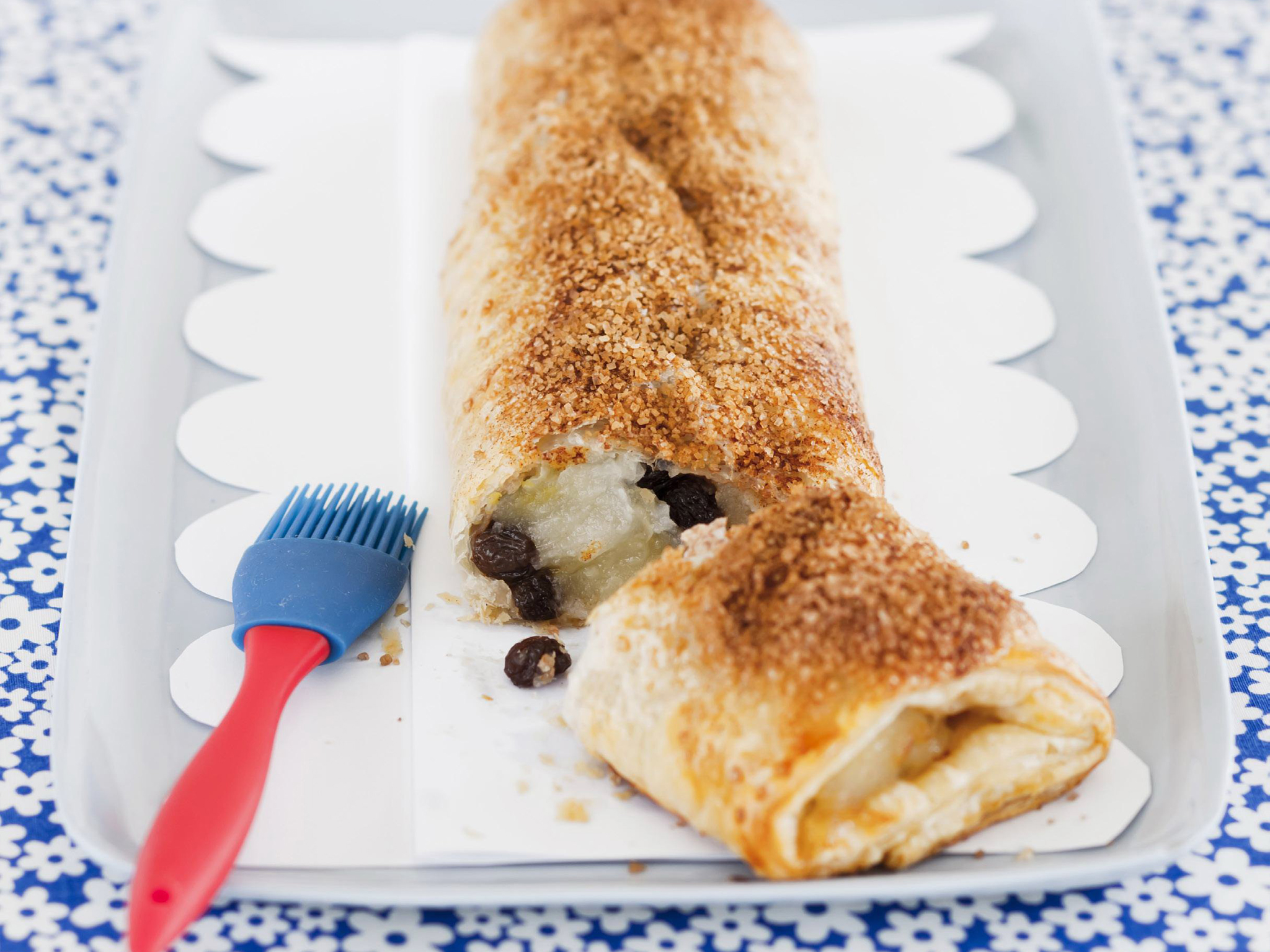 apple-and-sultana-strudel