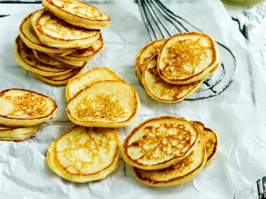 Basic spelt blinis cooling on a rack